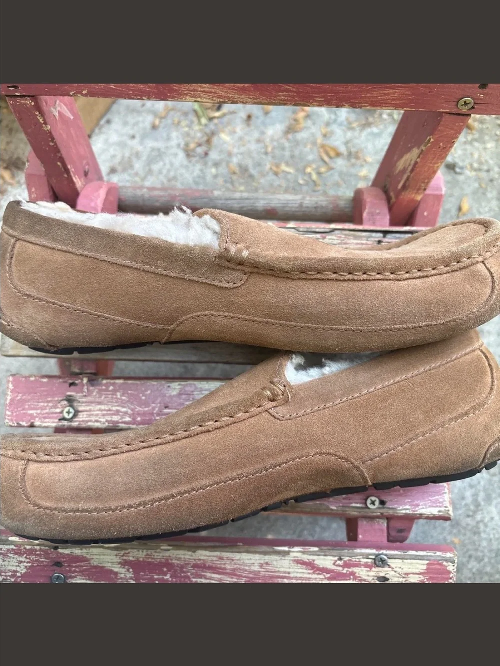 UGG SLIPPERS